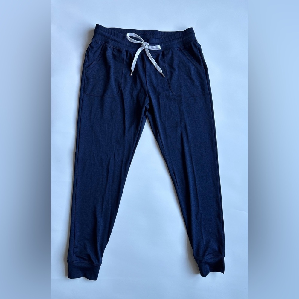 Athleisure Minimalist Activewear – ZYIA Active Navy Joggers – L - Picture 2 of 6
